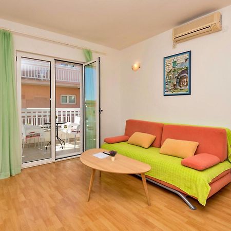 Lovely Apartment In Makarska With Kitchen Экстерьер фото