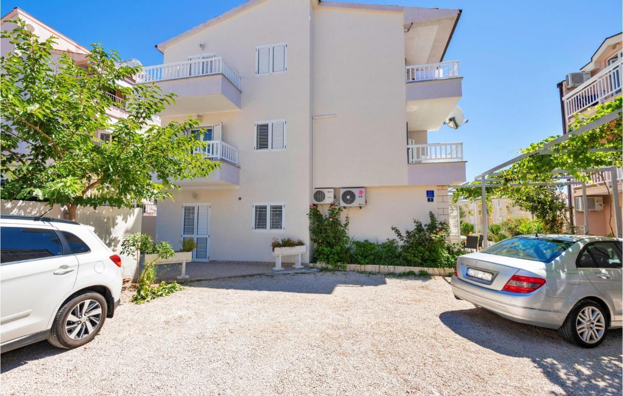 Lovely Apartment In Makarska With Kitchen Экстерьер фото