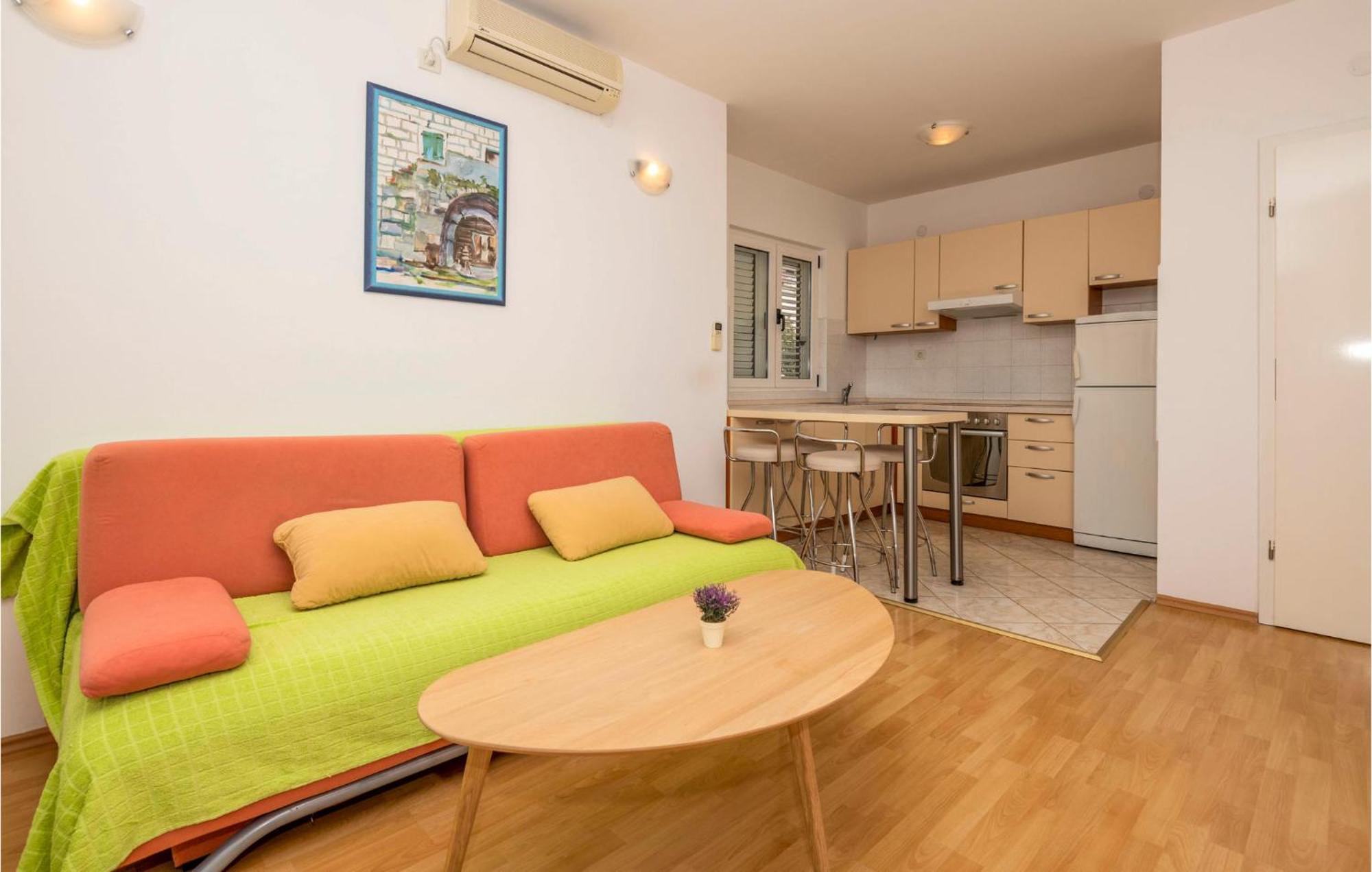 Lovely Apartment In Makarska With Kitchen Экстерьер фото