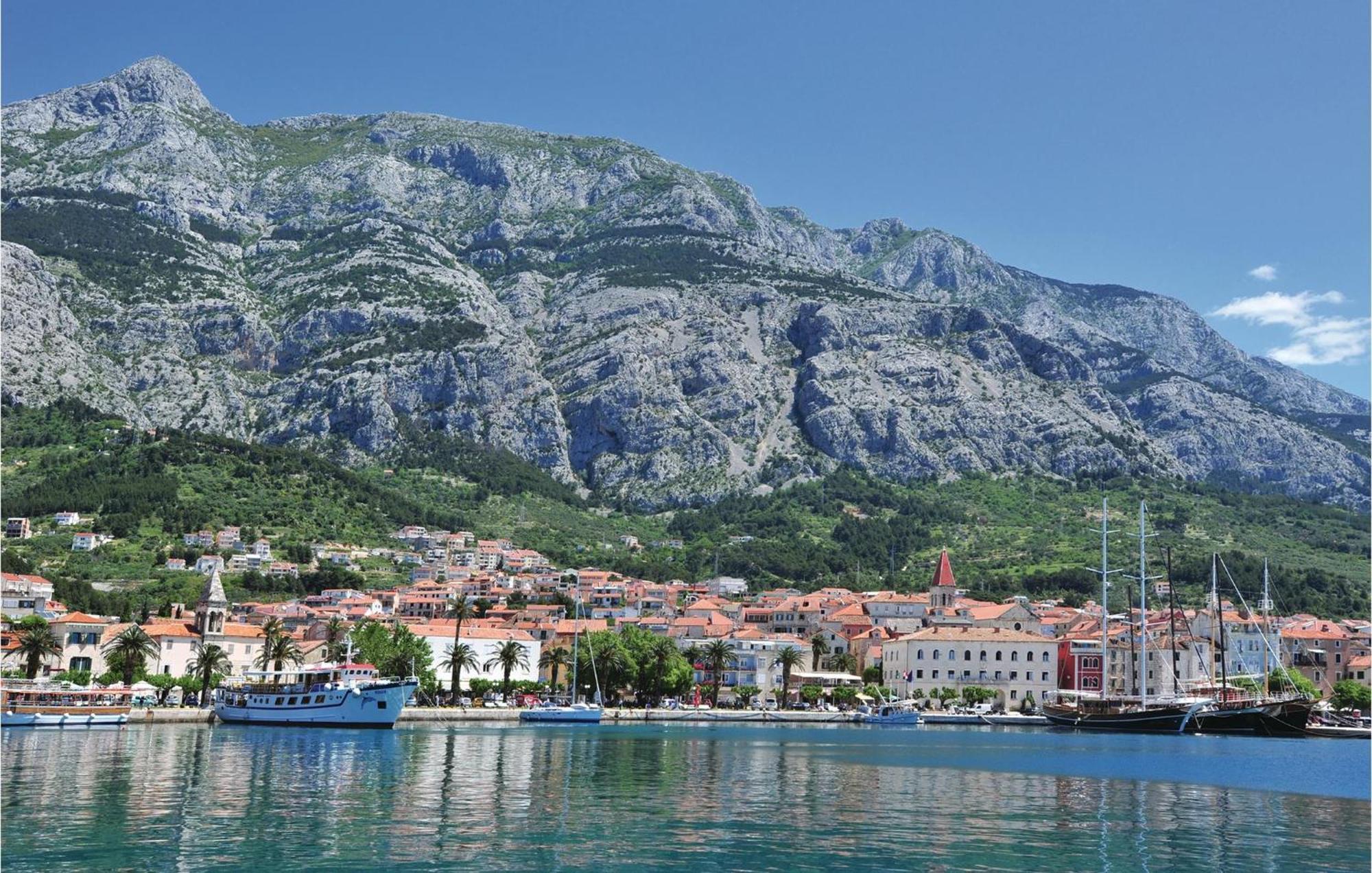 Lovely Apartment In Makarska With Kitchen Экстерьер фото